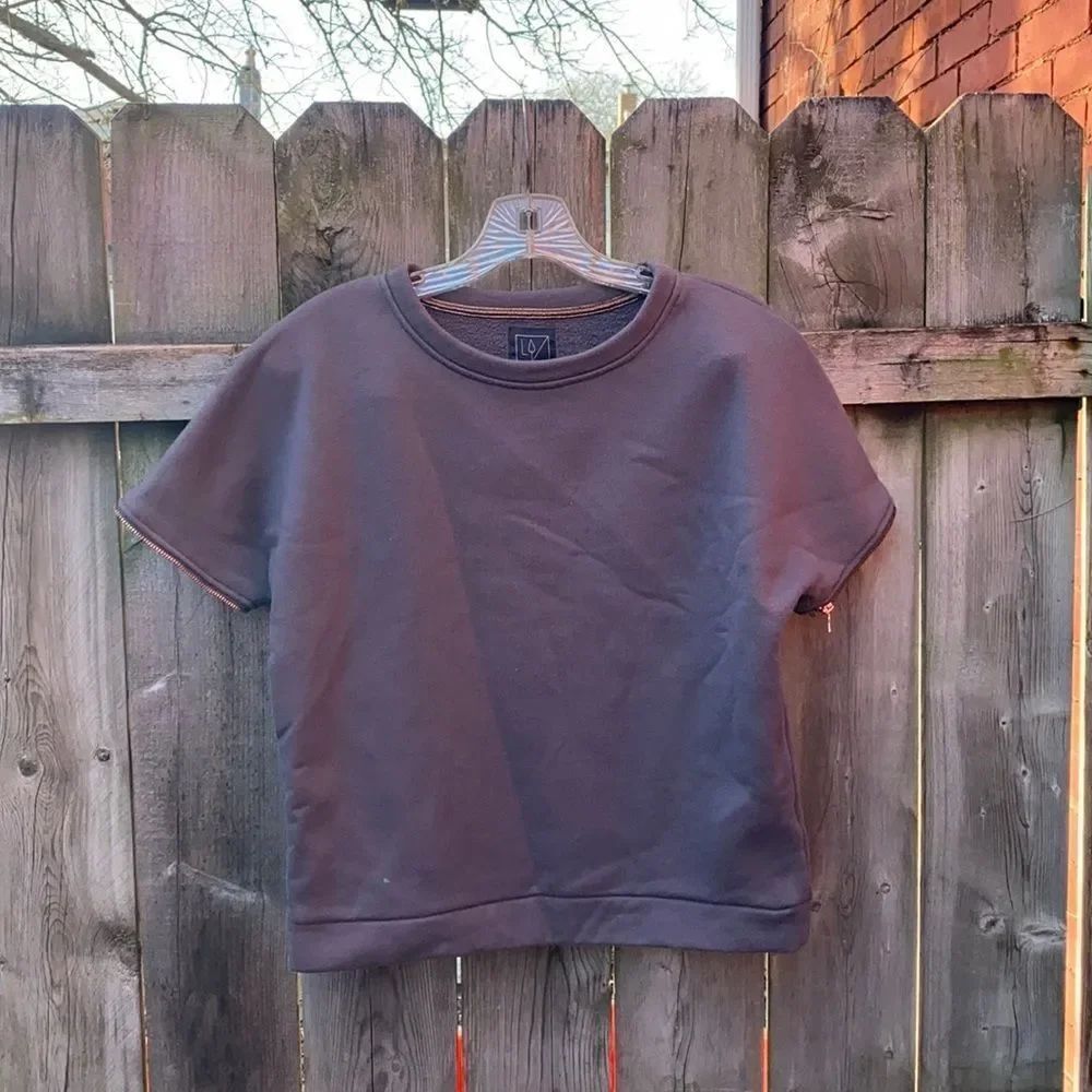 Lime & Vine Gray zipper accented top sz. S